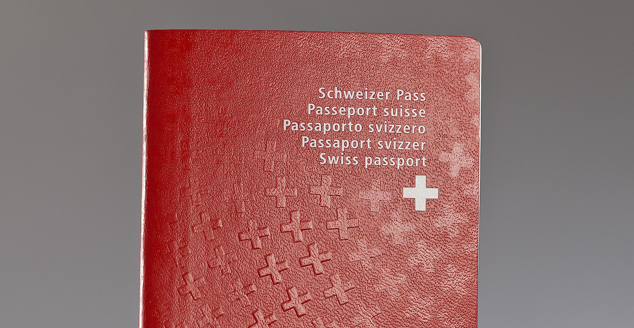 SEM entzieht erstmals Doppelbürger das Schweizer Bürgerrecht | 1815.ch