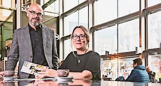 Kulturelles Ged&auml;chtnis. Mathias Gsponer und Carmen Werner von der KuKo Brig-Glis laden ein zur Besichtigung &shy;unbekannter Sch&auml;tze.Foto WB/Andrea Soltermann