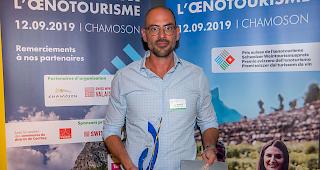 Ausgezeichnet. Jens Grichting, Gesch&auml;ftsf&uuml;hrer Verein Weindorf Salgesch, freut sich &uuml;ber den Weintourismuspreis 2019.