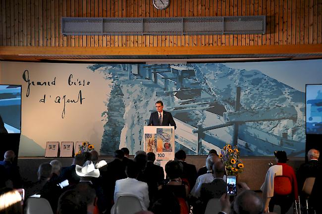 <b>Alles blau.</b> SNB-Präsident Thomas Jordan sprach zu den geladenen Gästen …