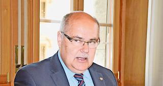 Angriff abgewehrt. Niklaus Furger vertrat als Mitunterzeichner der Motion die Interessen der Walliser St&auml;dte. Er ist deren Pr&auml;sident.