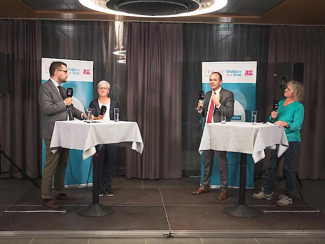 Runde 2. David Biner, stellv. Chefredaktor «Walliser Bote», mit Astrid Hutter (CVP), Fabian Zurbriggen (SVP) und Maggie Loretan (Grüne) (von links).