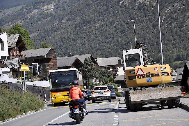 Bild vom Dienstagmittag: Der Verkehr rollt, die Arbeiten ruhen, die Ampeln sind abgestellt.