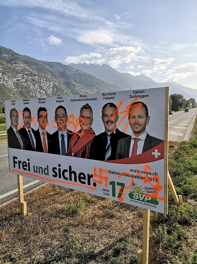 Vandalismus. Ein verschmiertes Wahlplakat der SVP bei Agarn.
