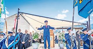 In der Schwebe. Die Zukunft von David Lochmatter als Dirigent der MG &laquo;Belalp&raquo; (hier im Juni am Kantonalen Musikfest in Naters).Foto WB&thinsp;/&thinsp;Andrea Soltermann