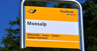 Studenten der H&ouml;here Fachschule f&uuml;r Tourismus in Graub&uuml;nden arbeiten w&auml;hrend einer Woche in der Moosalpregion.