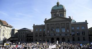 Demonstration gegen die Einf&uuml;hrung von 5G, am Samstag, 21. September auf dem Bundesplatz in Bern.