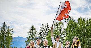 Stimmige Kulisse. Die vielen Besucher konnten Crans-Montana bei gutem Wetter entdecken.