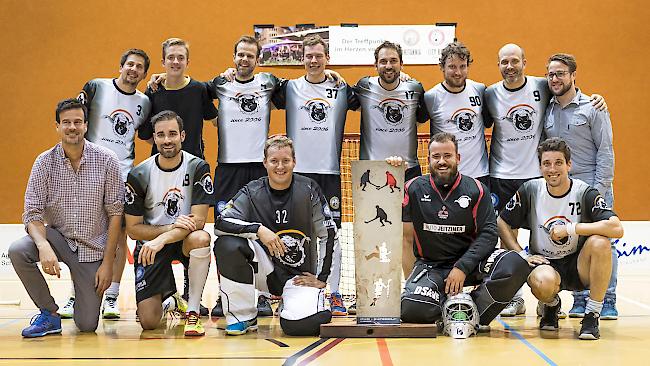 Das Team Blacknosesheep gewinnt den Supercup in der Oberwalliser Unihockey-Meisterschaft.