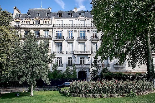 Eine Aussenansicht eines Gebäudes in der Pariser Foch Avenue im 16. Arrondissement, in dem sich laut lokalen Medien eine Wohnung von Jeffrey Epstein in befindet.