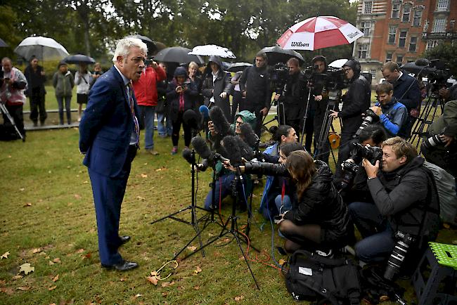 John Bercow, Vorsitzender des britischen Unterhauses, spricht am Dienstag vor Medienvertretern vor dem Parlament in London.