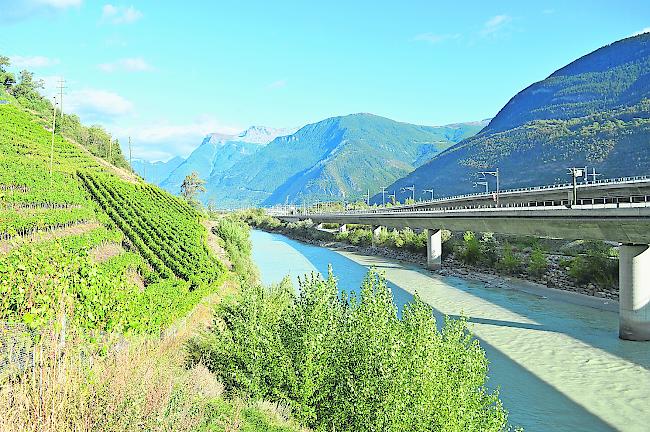 Der Wanderweg zwischen Baltschieder und Raron ist nördlich des Rottens geplant.