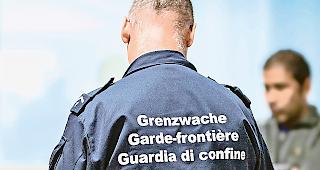 Ranghoher Grenzer. W&auml;hrend der Arbeitszeit einschl&auml;gige &shy;Inhalte aufgerufen.