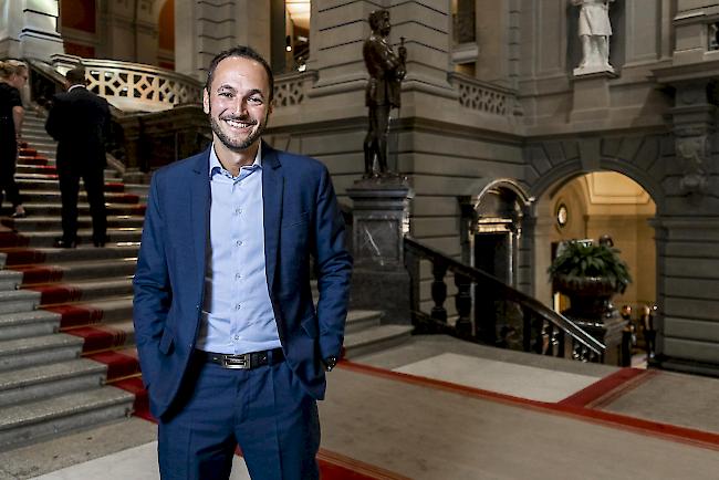 Bodenständig. Anzug ja, Krawatte nein – Mathias Reynard in Bundesbern.