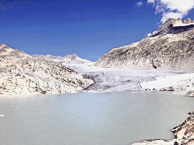 Rhonegletscher im Sommer 2019. Im Bereich der Gletscherzunge messen Gletscherforscher einen jährlichen Rückgang der Eisdicke von sechs bis acht Metern. Foto zvg