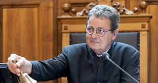 Mit langem Applaus verabschiedete die kleine Kammer am Freitagmorgen ihren Pr&auml;sidenten Jean-Ren&eacute; Fournier.