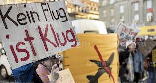 In Bern nahmen laut Sch&auml;tzungen der Organisatoren 60'000 Personen an der nationalen Klimademo teil. Die Menschenmasse war so gross, dass nur ein Teil zur Abschlusskundgebung auf den Bundesplatz gelangte.