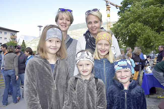 Sibylle Wasmer (36), Eggerberg, Sandra Wyer (46), Eyholz, mit Luana (9) und Livia Wyer (6) sowie Enea (8) und Faye Wasmer (5).