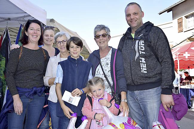 Petra Ceccarelli (43), Leuk, Corinne Matter (41), Einsiedeln, Christine Werlen (70), Susten, Matteo (9) und Lorena Ceccarelli (3), Bernadette Matter (67) und Silvano Ceccarelli (43), Leuk.