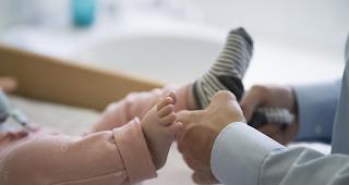 Der Ruf nach grossz&uuml;gigeren Elternzeitmodellen wird auch im Parlament lauter.