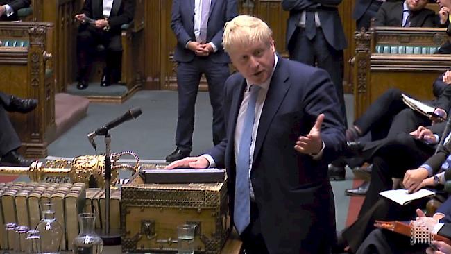 Boris Johnson will offenbar notfalls doch eine Brexit-Verschiebung beantragen.
