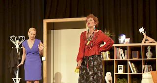 Premiere.&nbsp;Szene aus &laquo;Mittendrin&raquo; mit dem Theaterverein Raron. 