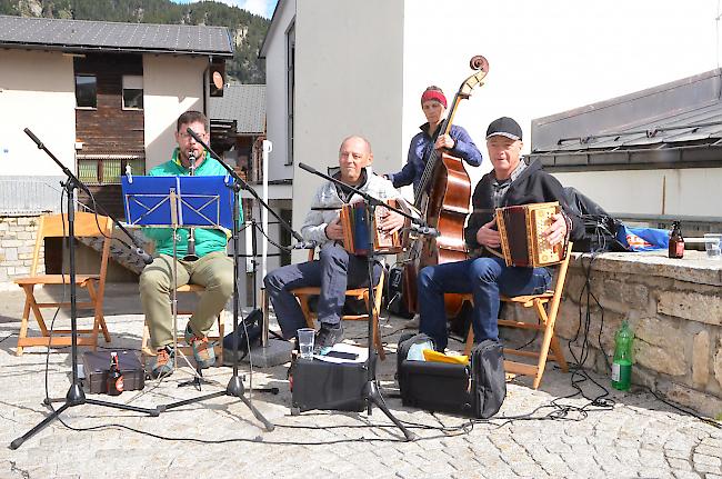 Impressionen vom Munder Safranmarkt.