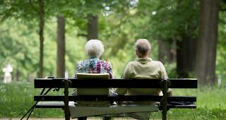 Der Bundesrat will das Frauenrentenalter schrittweise von 64 auf 65 Jahre anheben. 