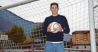 Mit seiner Kopfballst&auml;rke ist Simon Taugwalder (21) immer f&uuml;r ein Tor gut.