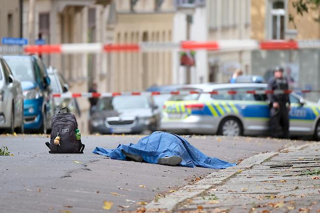 Ein Schütze hat am Mittwoch in Halle mehrere Schüsse abgefeuert. Laut der lokalen Presse kamen dabei zwei Menschen ums Leben.