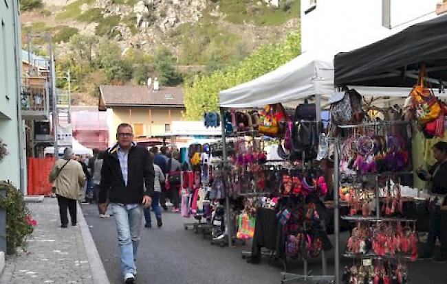 Der 44. Lonzamärt lockte am Samstag mit über 100 Ständen Besucher zum Flanieren, Schmökern und Kaufen ein.