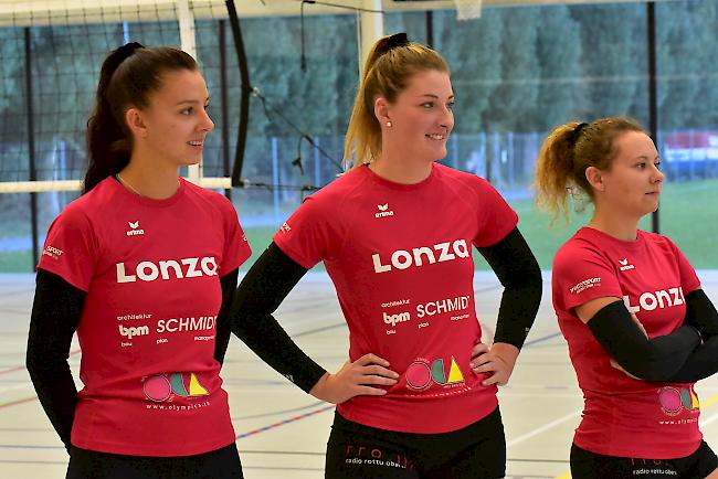 Die VBC-Spielerinnen Salome Bieler, Celine Schmidt und Alexandra Lorenz (v.l.) haben Grund zur Freude.