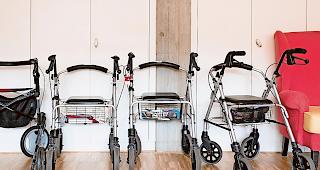 Gehhilfen. Weil die Bremsen ihrer Gehhilfe defekt waren, hat eine Rentnerin den Rollator einer Bewohnerin eines Altersheims mitgehen lassen. 
