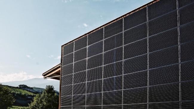 Der Verein Weindorf Salgesch setzt auf Photovoltaik. Der Strom versorgt die Betriebe, wird aber auch im öffentlichen Stromnetz eingespeist.
