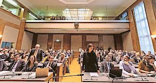 Der Verfassungsrat soll eine neue Verfassung ausarbeiten. &Uuml;ber die sprachliche Form wird gestritten.