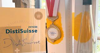 Gold f&uuml;r das Eau-de-vie &laquo;Poires Williams C&OElig;UR&raquo; von Morand.