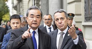 <b>Nicht immer in die gleiche Richtung.</b> Aussenminister Ignazio Cassis und sein chinesischer Amtskollege Wang Yi.