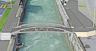 Die neue Fussg&auml;ngerbr&uuml;cke &uuml;ber die Lonza.
