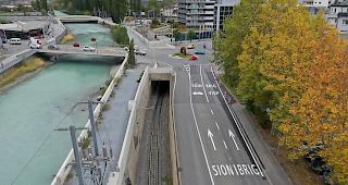 Die Sperrung des Vispertaltunnels verlief dank verkehrstechnischen Massnahmen wie dem Markieren der zweiten Fahrspur in Richtung Visp mehrheitlich st&ouml;rungsfrei.