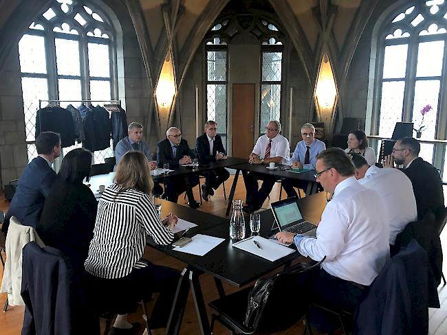 Treffen des Berner Regierungsrats mit dem Staatsrat des Kantons Wallis.