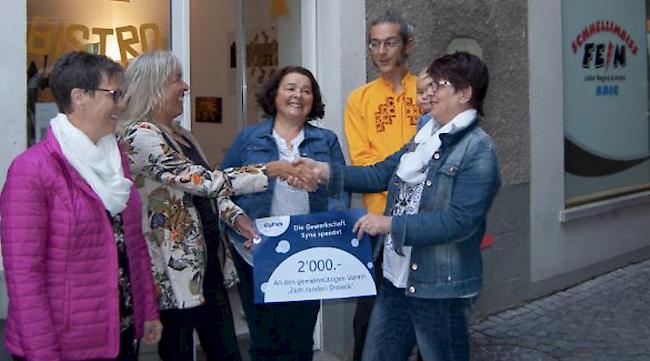 Der Verein «Zum runden Dreieck» erhielt eine Spende von 2000 Franken von der Syna-Sektion Gesundheitswesen Oberwallis.