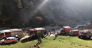 Am Freitag ist in Samnaun ein mit Kerosin bef&uuml;llter Anh&auml;nger in einen Bach gest&uuml;rzt. 