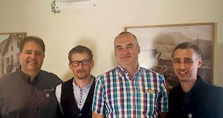 Der Vorstand der Alten Sch&uuml;tzenzunft mit dem Zunfthauptmann und Jahresmeister Stephan Schmid (ganz links) und dem Tagessieger Robert Studer. (Dritter von links)