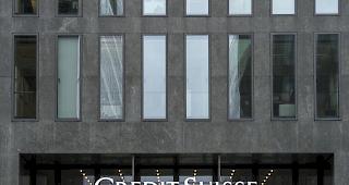 Steigende Ertr&auml;ge in der Verm&ouml;gensverwaltung und r&uuml;ckl&auml;ufige Altlasten haben der Credit Suisse im dritten Quartal einen Gewinnsprung beschert.