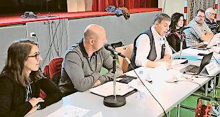 Auf der Suche. Die Kommission Gesundheitszentrum Stalden um Gemeindepr&auml;sident Egon Furrer (Mitte) unternimmt alles, um ein &Auml;rzteteam f&uuml;r das geplante  Gesundheitszentrum zu finden. Mit Jo&euml;lle Ruppen (links) konnte bereits eine Apothekerin verpflichtet werden.