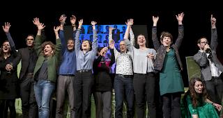 Regula Rytz, Parteipr&auml;sidentin der Gr&uuml;nen (Mitte), und die Mitglieder der Bundeshausfraktion der Gr&uuml;nen bei deren Delegiertenversammlung in Bern. 