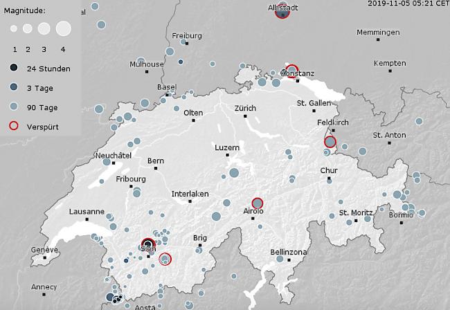 Gemäss Schweizerischem Erdbebendienst ereignete sich das erste Beben in der Nacht auf Dienstag um 1.54 Uhr mit einer Magnitude von etwa 3,3 auf der Richterskala in einer Tiefe von 5,3 Kilometern. 