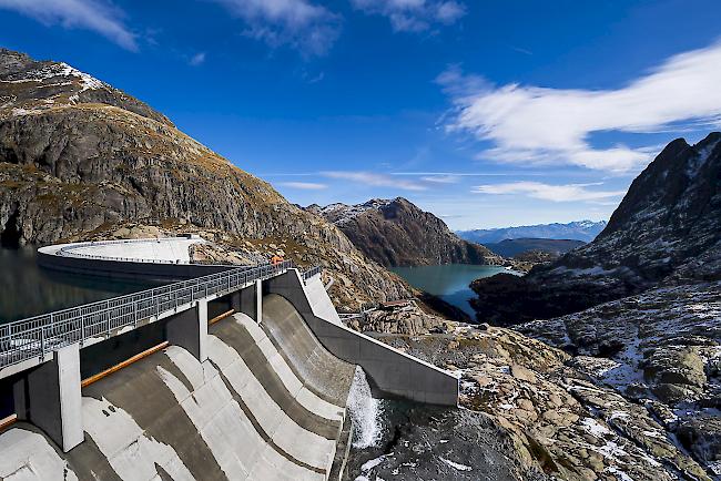 Das Pumpspeicherkraftwerk Nant de Drance nutzt den Höhenunterschied zwischen zwei Stauseen (Lac du Vieux-Emosson und Lake Emosson) zur Erzeugung und Speicherung von Energie.