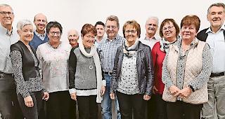 Helfen. Der Vorstand der Winterhilfe mit Roger Kalbermatten (Dritter von links), Gemeindepr&auml;sident von Saas-Fee, dem diesj&auml;hrigen Tagungsort.Foto mengis media