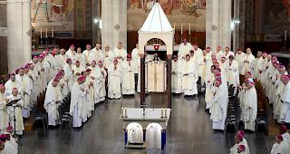 Im Umfeld der Bischofskonferenz hiess es, zur Diskussion st&uuml;nden Entsch&auml;digungszahlungen in H&ouml;he von tausenden Euro.